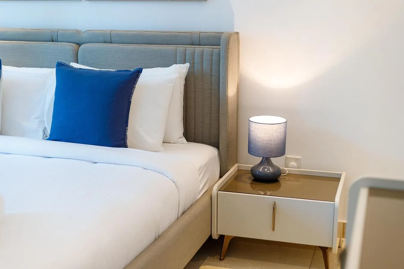 1Br Apartment With Marina View In Orra Marina - Allsopp & Allsopp Dubaj